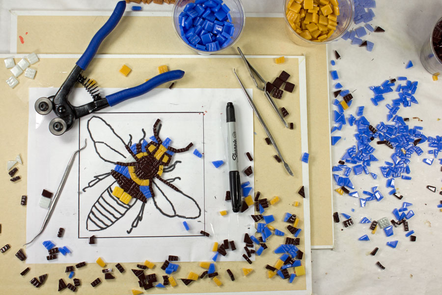 Tile on pattern for mosaic bee