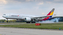 Asiana Boeing 777 visited Ostrava title=