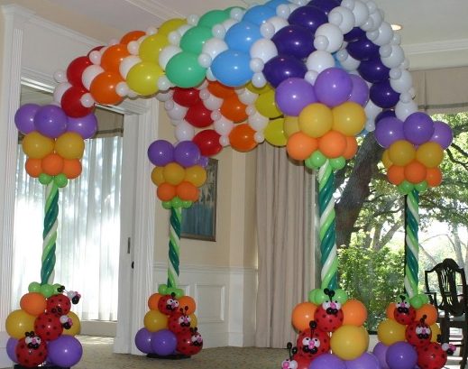 Необычный декор из воздушных шариков