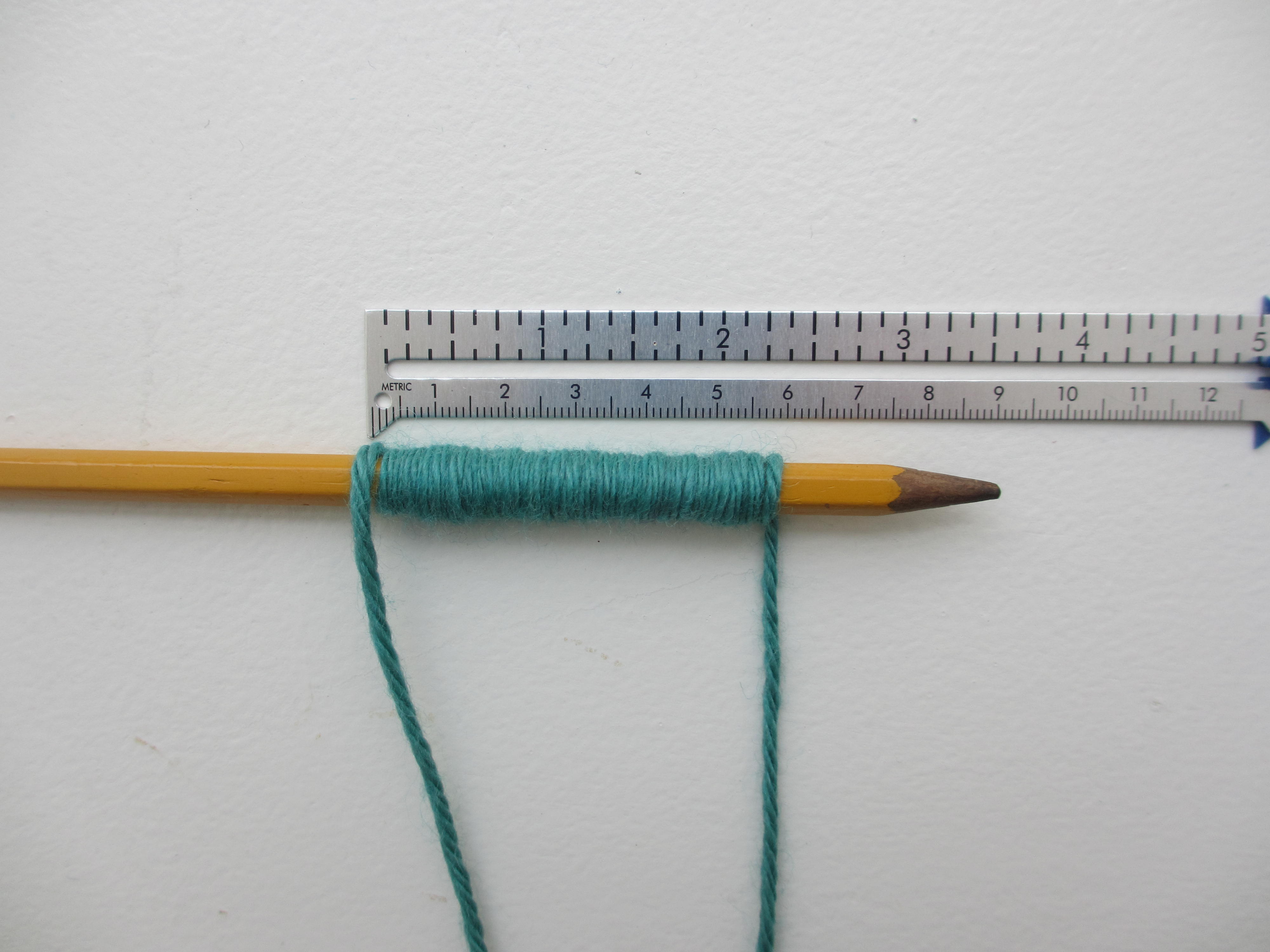 Calculate wraps per inch - seam gauge and yarn around pencil