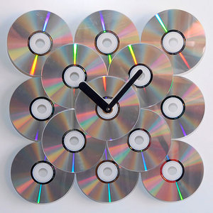 Часы из компакт-дисков