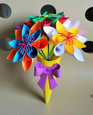 Цветная бумага для создания вазы