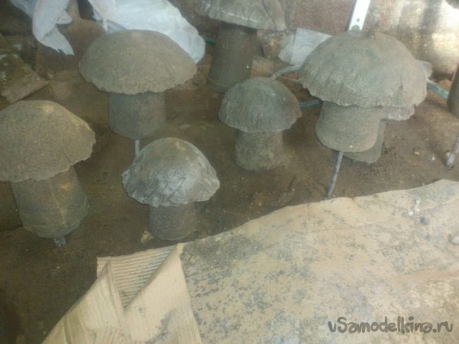 «Дачные грибы» из остатков бетона или раствора
