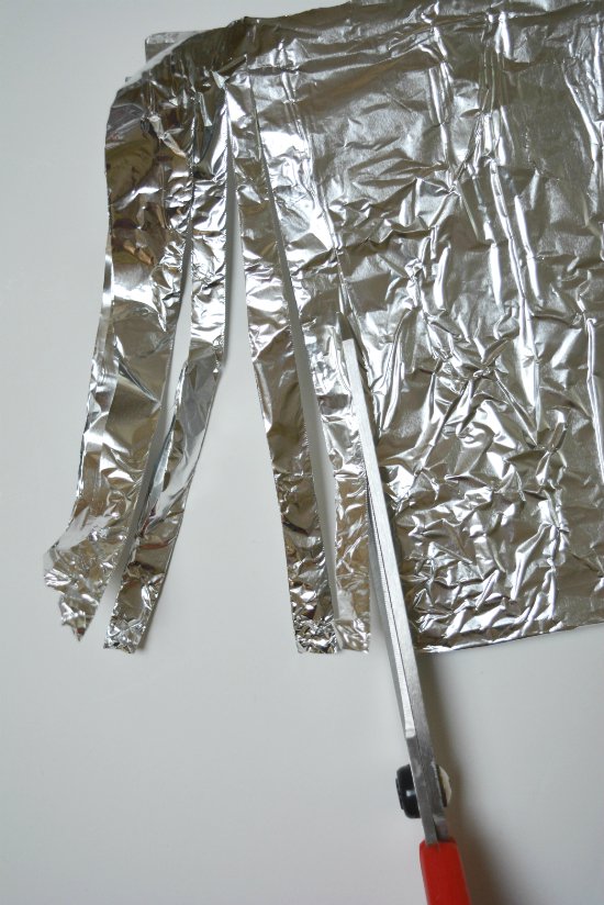 10 Simple Aluminum Foil Life Hacks You Can Try Right Now