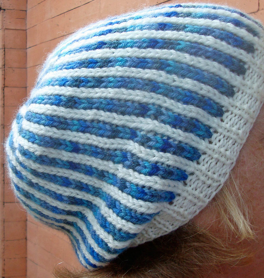 Free Knitting Pattern for Matching Bi-Color Mitts and Slouchy Hat