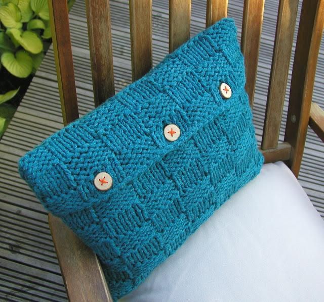 Checkerboard Cushion Cover Free Knitting Pattern and more free pillow knitting patterns