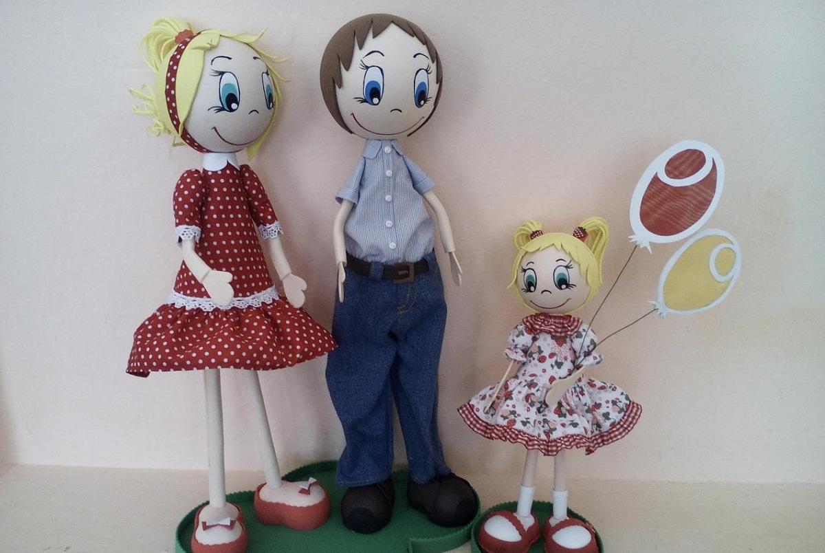 Материалы, которые нужны для изготовления куклы из фоамирана, можно приобрести в магазине для рукоделия 