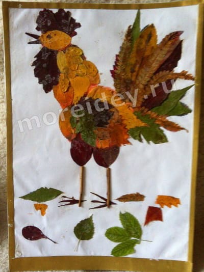 картины из осенних листьев для детей: петушок
