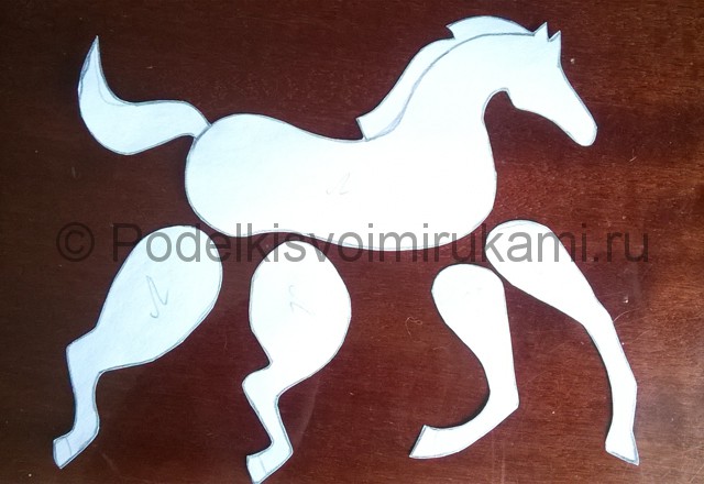 Как сделать лошадь из бумаги. Фото 3.