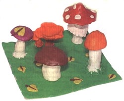 Поделка грибная полянка из пластилина для детей017