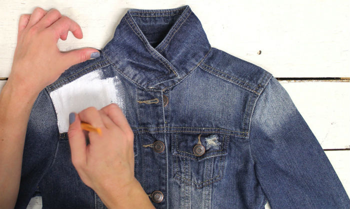 разрисовываем джинсовую куртку акриловыми красками