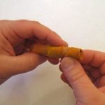 Затем скручиваем трубочкой