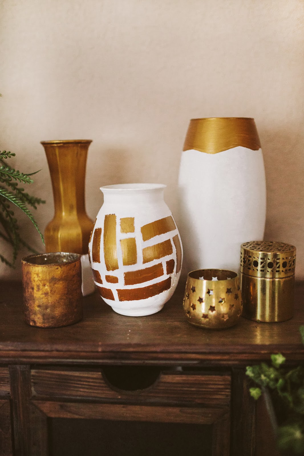 Декор вазы золотой краской