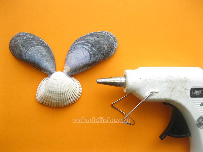 Как сделать зайчика из морских ракушек