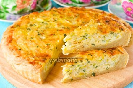 Фото рецепта Открытый пирог с луком, яйцом и сыром