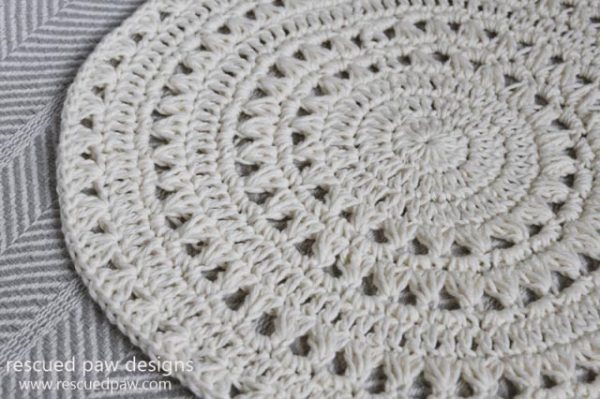 Easy Crochet Doily - Crochet doily patterns are unique and a great investment of time. They take skill and attention to detail and are perfect for relaxing. #crochetpatterns #crochetdoilypatterns #freecrochetpatterns #crochetaddict