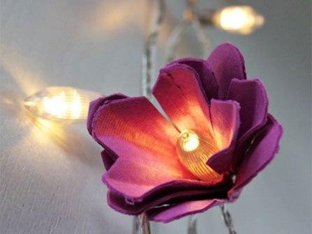 Цветок из яичного лотка с подсветкой