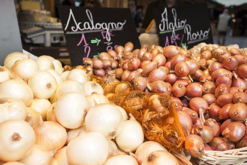 Onions. For sale at an outdoor market in Italy stock image