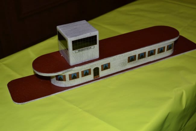 Модель речного парохода из пенопласта