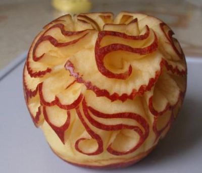 Гусеница из яблок поделка в садик пошагово