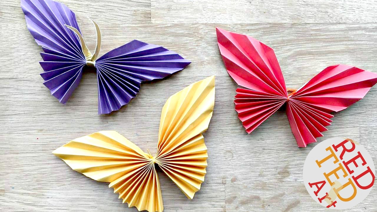 Easy Paper Butterfly Origami - beautiful origami butterflies for kids to make. These look super effective, would look great as a wall decoration, mobile, mirror or picture frame decoration, but also as a hair piece or as part of a greeting card. One lovely butterfly craft for kids. Lots of gorgeous uses! #butterflies #buttefly #paperbutterfly #papercrafts #origami