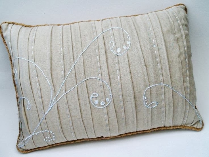 Linen Pillow Tutorial with Jute Piping by Flamingo Toes